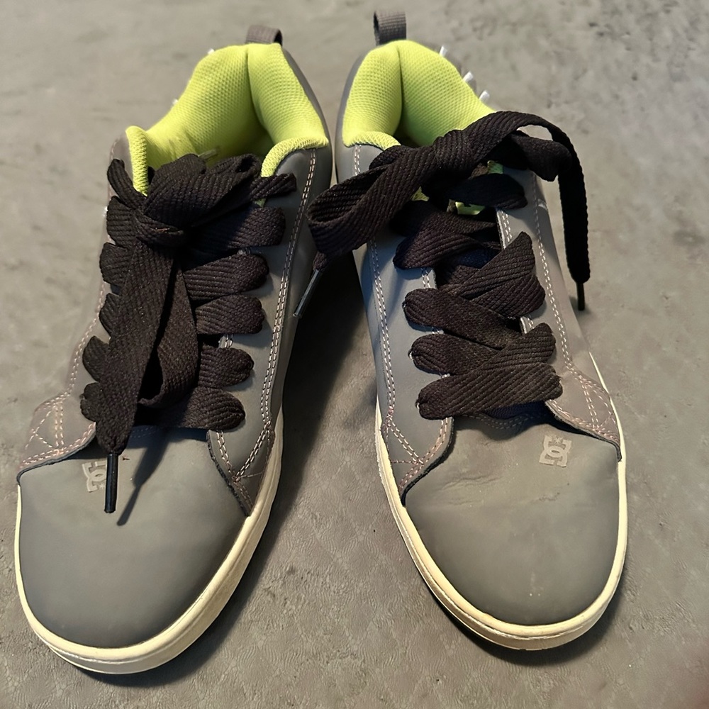 Men’s DC skate shoes. Size 9.5
